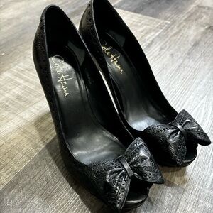 Cole Haan Paisley Peep Toe Heels, Paisley design bow embellishment, GUC